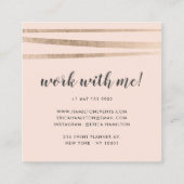 モダン赤面ピンクのローズ金ゴールドフォイル幾何ストライプ スクエア名刺 (裏面)