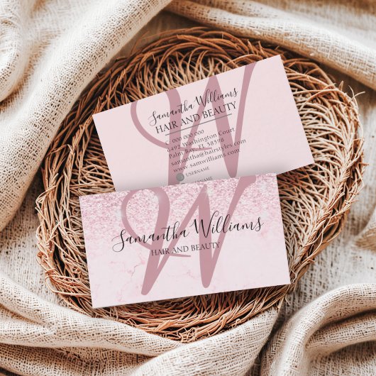 モダン赤面ピンクグリッターモノグラム美容師 名刺