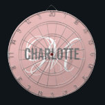 モダン赤面ピンクモノグラム名 ダーツボード<br><div class="desc">灰色のモダンタイポグラフィ名と白いモノグラムを持つ赤面ピンクダーツボード。名前とイニシャルでパーソナライズ</div>