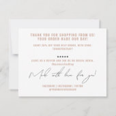 モダン赤面ピンク包装インサート サンキューカード (裏面)