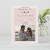 モダン赤面ピンク結婚写真のリハーサル 招待状 (スタンド正面)