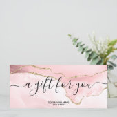 モダン赤面ピンク証明書ギフトカード追加ロゴ (スタンド正面)