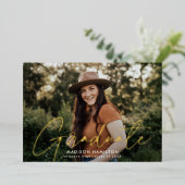 モダン金ゴールドスクリプト写真の卒業発表 箔招待状 (立ち正面)