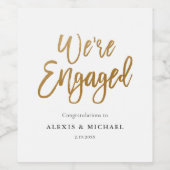 モダン金ゴールドスクリプト私たちは婚約した婚約パーティ ワインラベル (シングルラベル)