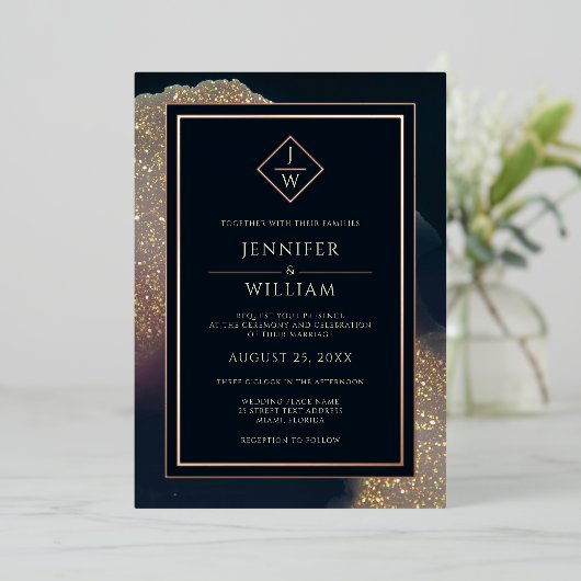 モダン金ゴールドブフォーマルルークラシックイニシャルエレガント 箔招待状 (立ち正面)