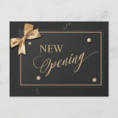 モダン金ゴールドリボン黒の新規開口部 インビテーションポストカード (正面)