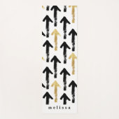 モダン金ゴールド、白黒の矢印パターンモノグラム ヨガマット (正面)