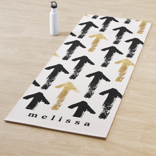 モダン金ゴールド、白黒の矢印パターンモノグラム ヨガマット (インサイチュ)