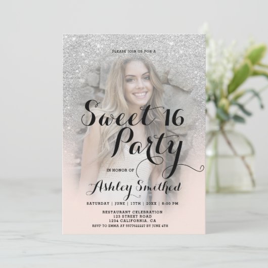 モダン銀フェイクグリッター赤面写真甘い16 招待状 (スタンド正面)