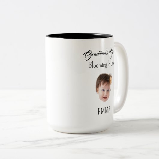 モダン顔カスタム誕生おばあちゃんのパパママ ツートーンマグカップ (正面右)