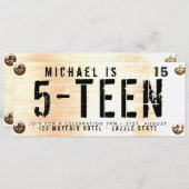 モダン10代の誕生日ボーイ車のライセンスプレートラスティ 招待状 (正面/裏面)