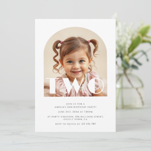 モダン2回目の誕生日エレガントArch写真 招待状 (スタンド正面)