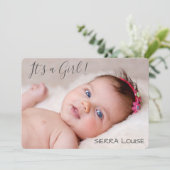 モダン3の写真の女の赤ちゃん手の教養があるフォントの誕生 案内状 (スタンド正面)