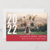 モダン3ミニマル枚の写真をシンプル卒業はっきりしたした赤 案内状 (裏面)