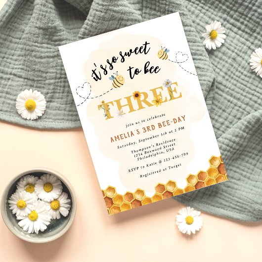 モダン かわいい 3歳の誕生日おめでとう Bee 招待状