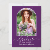 モダン アーチ カリグラフィー フォト パープル 卒業 案内状 (正面)