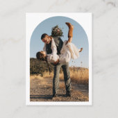 モダン アーチ フォト アンパサンド QR コード ウェディング RSVP エンクロージャーカード (裏面)