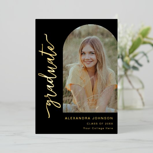 モダン アーチ フォト エレガント ゴールド スクリプト 卒業 箔招待状 (立ち正面)