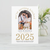 モダン アーチ フォト ゴールド ウェディング 招待状 (スタンド正面)