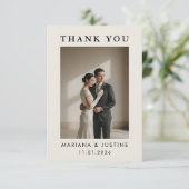 モダン・エディトリアルスタイルの冬の結婚式の写真 サンキューカード (スタンド正面)