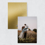 モダン エレガント ゴールド フォイル フォト ハッピー ホリデー カード<br><div class="desc">このモダンでエレガントなホリデー カードは、ミニマルなデザイン、エレガントなスクリプト フォント、本物のゴールド フォイルが特徴です。表紙の写真を自分のものに置き換えてください。裏面は画像です (本物のゴールド フォイルではありません)。「ホリデー」コレクションの他のアイテムをチェックしてください。</div>