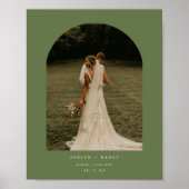モダン オリーブグリーン ウェディング カップル フォト アーチ ポスター (正面)