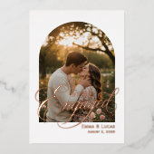 モダン・カリグラフィー We're Engaged フォト 箔シーズンカード (正面)