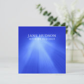 モダン クリーン エレガント デザイン ブルー プレーン ラグジュアリー 招待状 (スタンド正面)