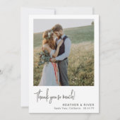 モダン クリーン グレー テキスト パーソナライズド フォト ウェディング サンキューカード (正面)