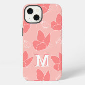 モダン コーラルピンク バタフライ モノグラムM パターン iPhoneケース (裏面)