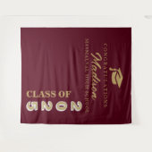 モダン ゴールド スクリプト バーガンディー 卒業 タペストリー (正面(横))