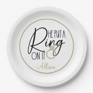 モダン ゴールド ブラック ネーム リングを手に入れた ペーパープレート