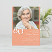 モダン・シンプルなピーチ色の80歳の誕生日フォト 招待状 (スタンド正面)