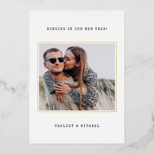 モダン シンプル タイプライター 新年エンゲージメント 箔シーズンカード (正面)