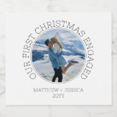 モダン シンプル フォト 私たちの初めてのクリスマス 婚約 スパークリングワインラベル (シングルラベル)