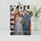 モダン シンプル ホワイトオーバーレイ テキスト ウェディング フォト サンキューカード (スタンド正面)