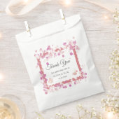 モダン ソフト ピンク フラワー & バタフライ サマー ウェディング フェイバーバッグ (クリップ留めされた状態)