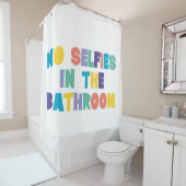 モダン タイポグラフィック シャワーカーテン (インサイチュ)