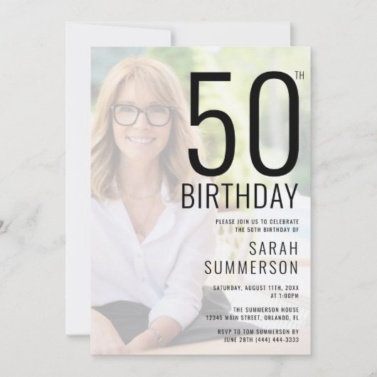 モダン・タイポグラフィー写真付き50歳の誕生日パーティー 招待状 (正面)
