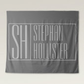 モダン、ダークグレーのグレー、イニシャルと名前のロゴ タペストリー