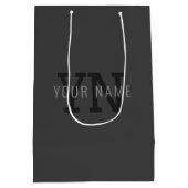モダン ダークグレー モノグラム ネーム（またはその他のテキスト） ミディアムペーパーバッグ (裏面)