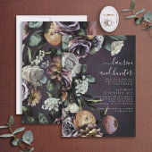 モダン ダーク ムーディ パープル スクリプト フローラル ウェディング インビテーション