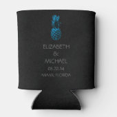 モダン トロピカル パイナップル ウェディング ブラック ブルー 缶クーラー (裏面)