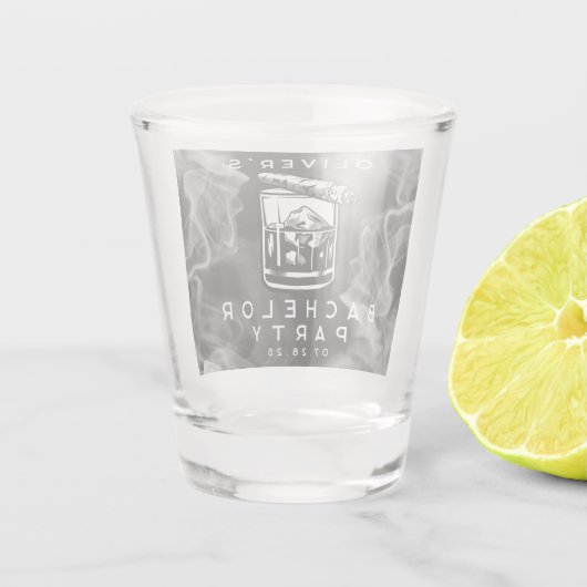 モダン バチェラーパーティー シガーズ アンド ウイスキー ブラック ショットグラス (裏面)