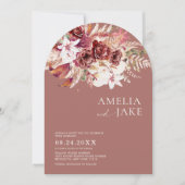 モダン バーガンディ ブラッシュ アーチ フォト ウェディング 招待状 (正面)