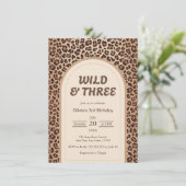 モダン ヒョウ柄 WILD & THREE 3歳の誕生日 招待状 (スタンド正面)