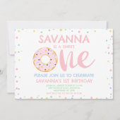 モダン ピンク パステル スイート ドーナツ 1歳の誕生日 招待状 (正面)