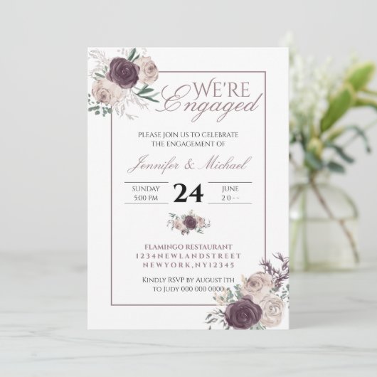 モダン ピンク ブラッシュ エレガント フローラル 私たちは婚約しました 招待状 (スタンド正面)