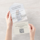 モダン フォト ミニマリスト セージグリーン QR コード RSVP オールインワン招待状 (貼ってはがせる)