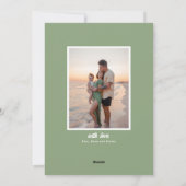 モダン&ブメリーリーセージ緑のクリスマスストライプ シーズンカード (裏面)